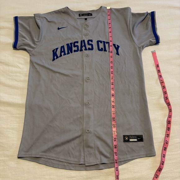 Kids Nike Kansas City Royals Gray Jersey - Picture 8 of 9